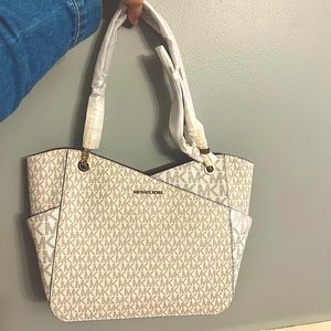 Michael Kors - Tags still on - never used - Jet Set Shoulder Tote